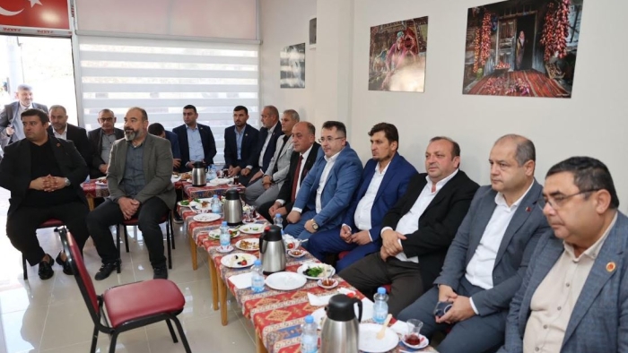 Başkan Şener Söğüt, muhtarlarla bir araya geldi